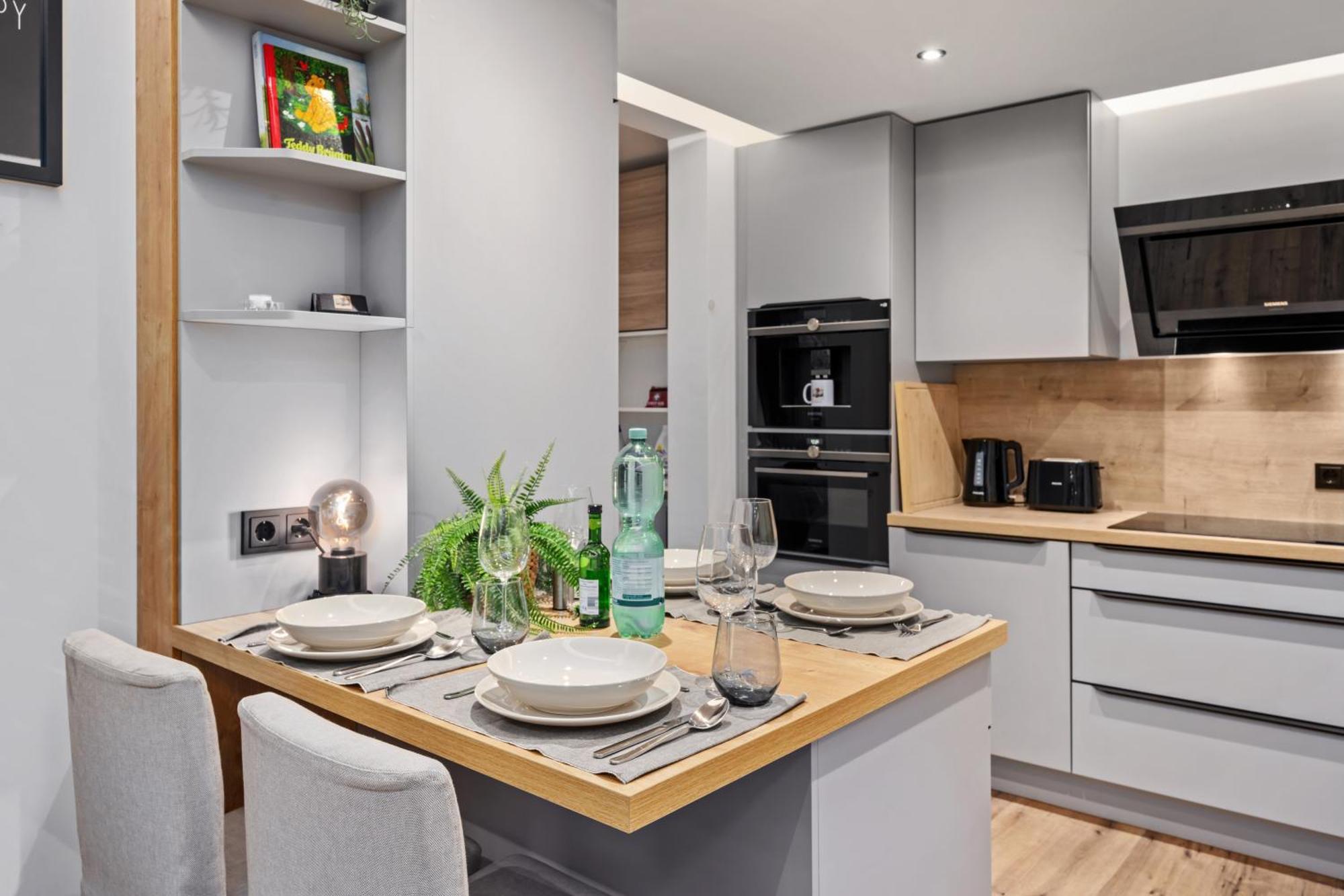 Edler Wohnraum Noble Stadtoase Mit Boxspringbett, Kaffeevollautomat, Lift & Parkplatz Chemnitz Luaran gambar