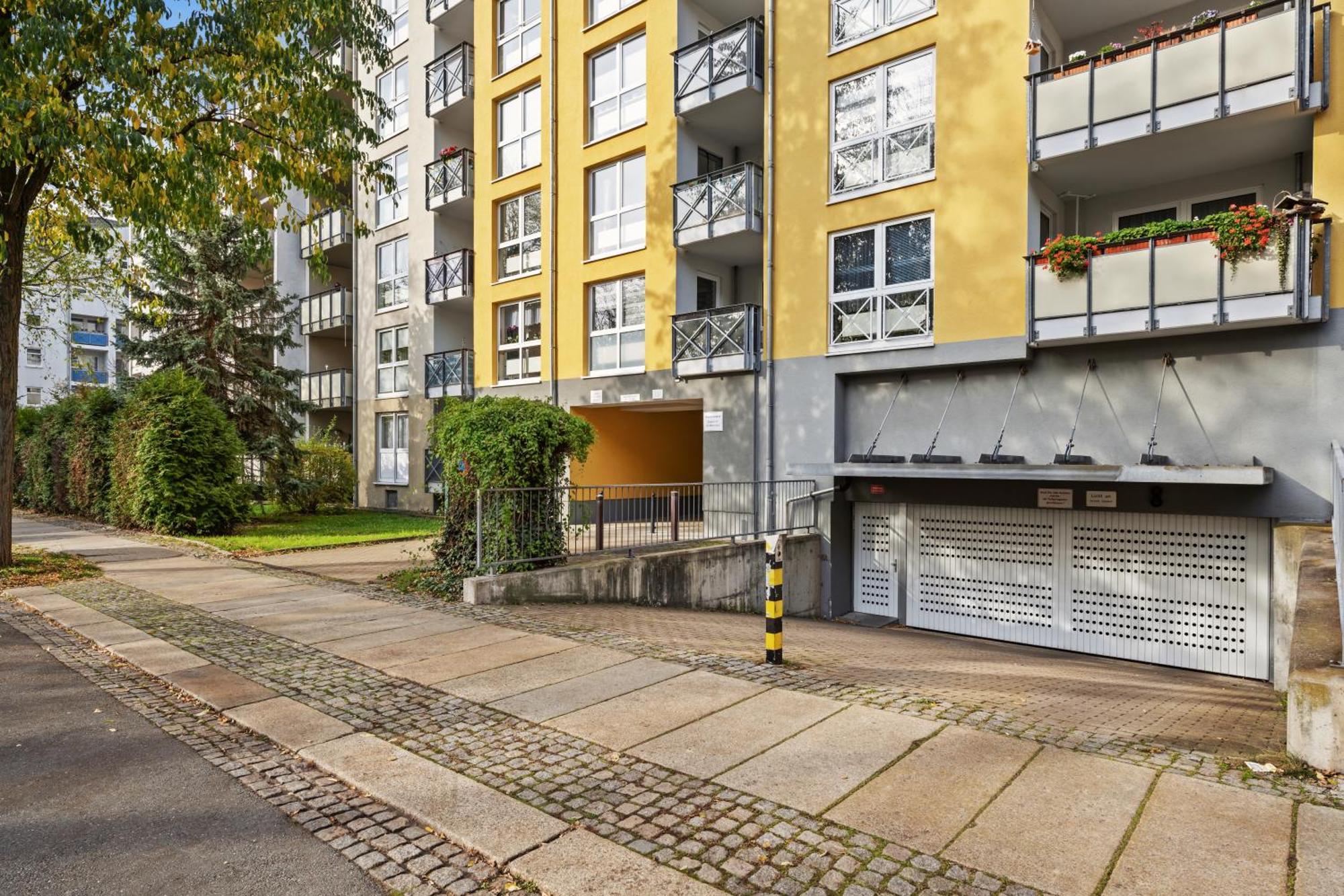 Edler Wohnraum Noble Stadtoase Mit Boxspringbett, Kaffeevollautomat, Lift & Parkplatz Chemnitz Luaran gambar