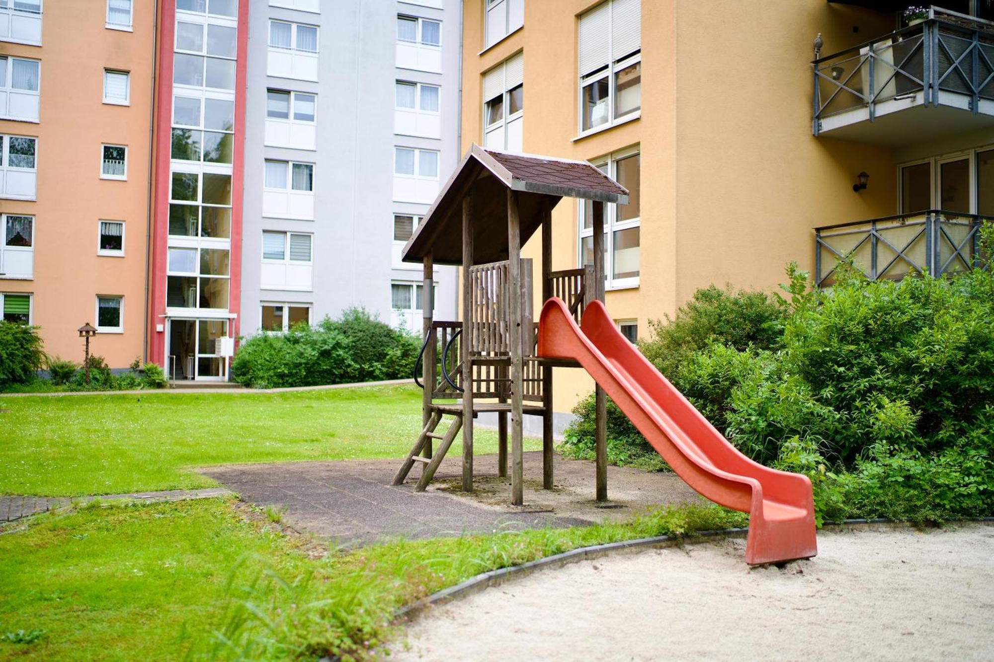 Edler Wohnraum Noble Stadtoase Mit Boxspringbett, Kaffeevollautomat, Lift & Parkplatz Chemnitz Luaran gambar