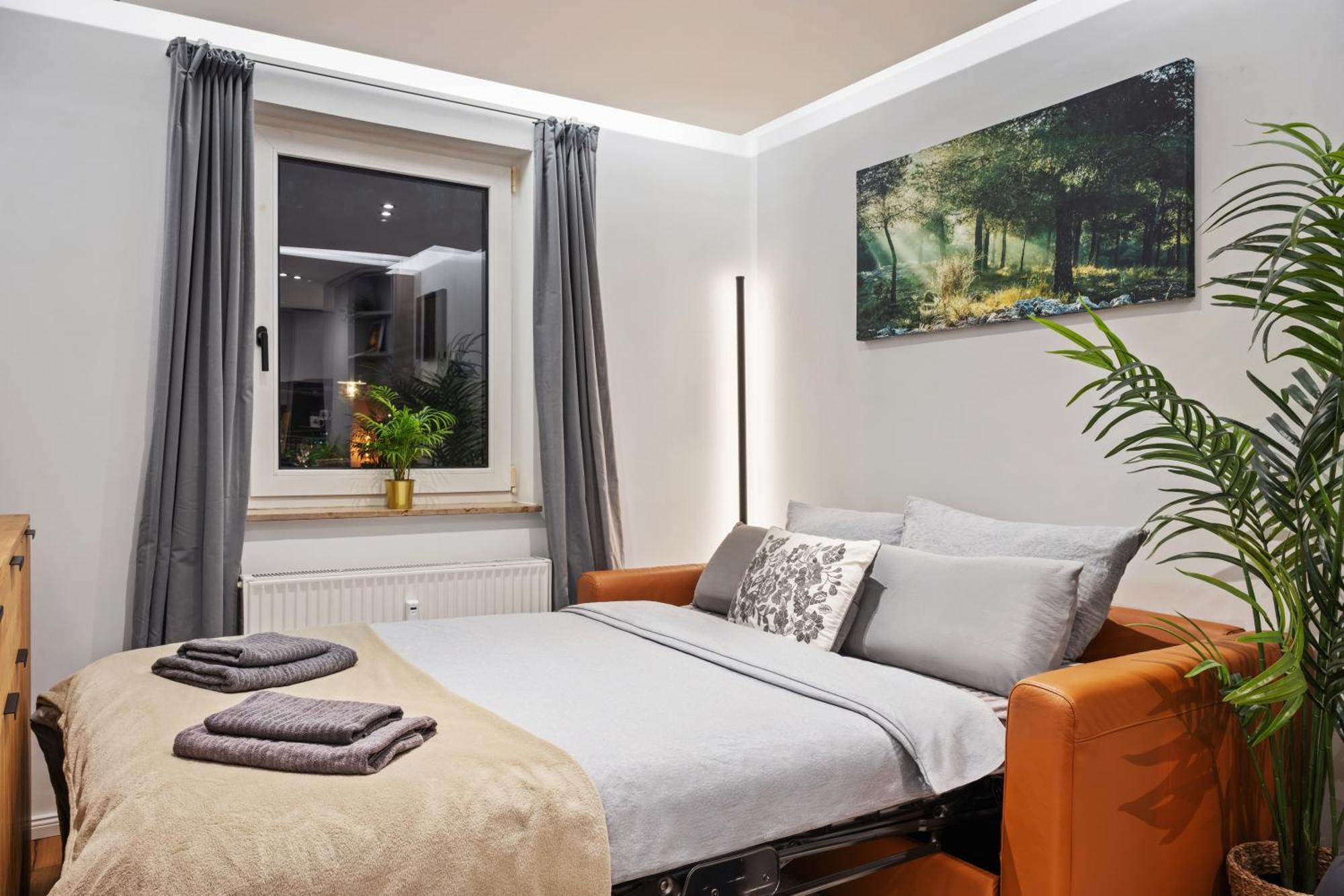 Edler Wohnraum Noble Stadtoase Mit Boxspringbett, Kaffeevollautomat, Lift & Parkplatz Chemnitz Luaran gambar